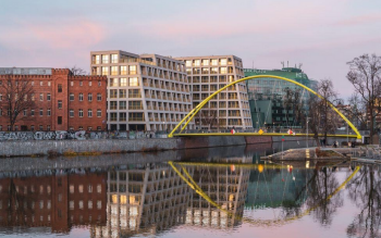 W dialogu z historią: Architektoniczny taniec kontrastów na Nadodrzu