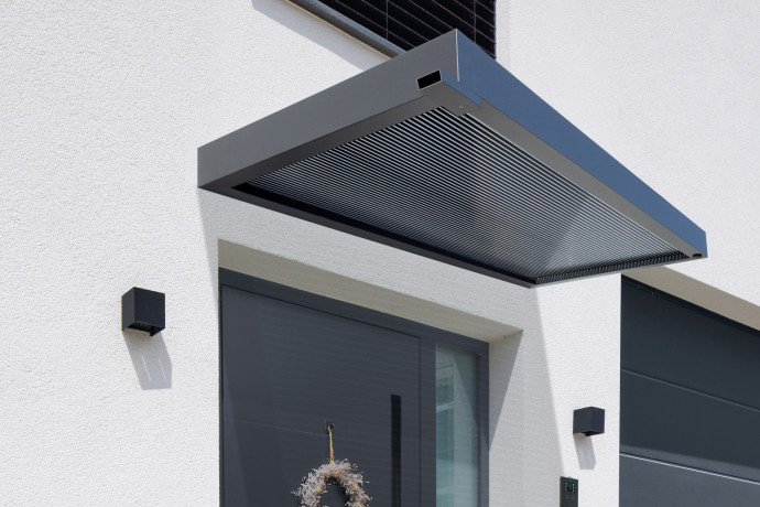 Jak skutecznie chronić wejście i taras? Systemowe zadaszenia Gutta