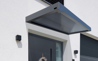 Jak skutecznie chronić wejście i taras? Systemowe zadaszenia Gutta