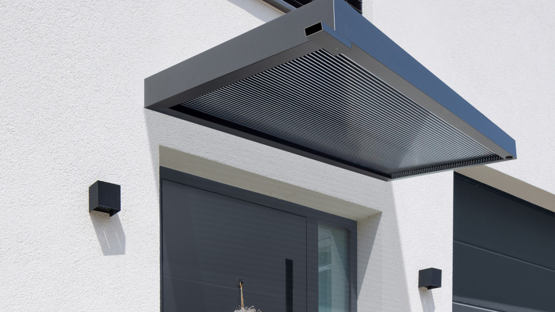 Jak skutecznie chronić wejście i taras? Systemowe zadaszenia Gutta