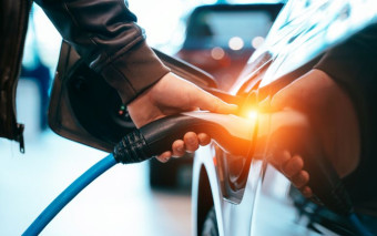 Wallbox zamiast ładowania na mieście. Ile kosztuje przydomowa ładowarka do samochodu elektrycznego?