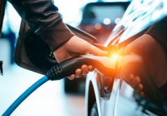 Wallbox zamiast ładowania na mieście. Ile kosztuje przydomowa ładowarka do samochodu elektrycznego?