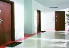 Drzwi wewnątrzklatkowe. Jakie modele chronią przed włamaniem i hałasem?