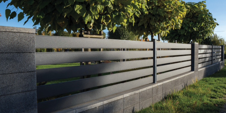 Ogrodzenie w nowoczesnym stylu: jak dobrać system Budmat do domu i działki?