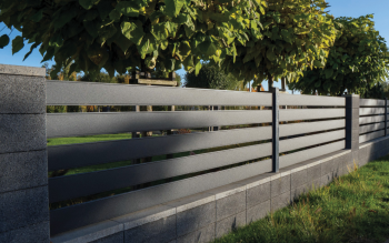 Ogrodzenie w nowoczesnym stylu: jak dobrać system Budmat do domu i działki?