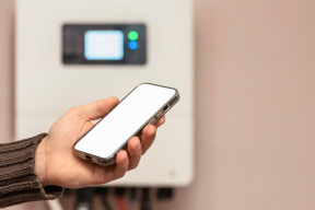 Podłączenie falownika do Wi-Fi. Kluczowy krok wykonasz bez internetu!