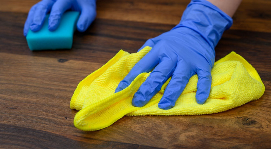 Lakierowanie czy olejowanie podłogi? Poznaj koszty renowacji zanim wybierzesz