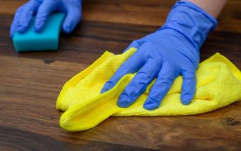 Lakierowanie czy olejowanie podłogi? Poznaj koszty renowacji zanim wybierzesz