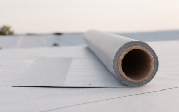 Nowoczesne technologie w izolacji dachów płaskich: Co naprawdę daje najlepszy efekt?