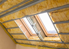 Ile kosztuje 1 m2 wełny mineralnej 15 cm? Przegląd cen i parametrów