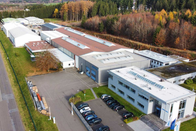 SIEGENIA uruchamia nową halę w Hermeskeil. Rusza produkcja progów GFK dla COMFORT UNIT