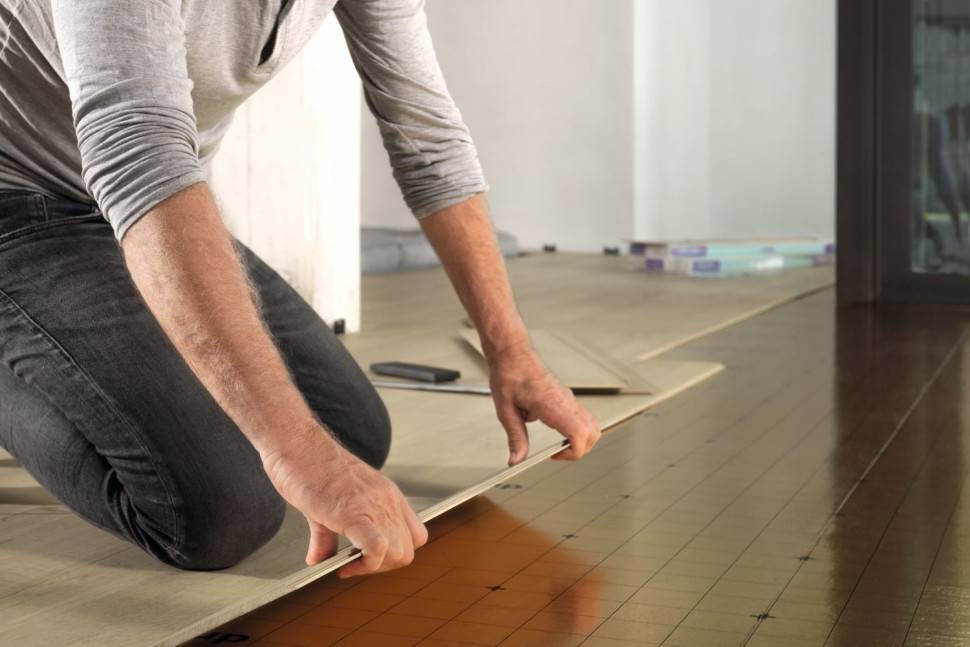 układanie desek paneli