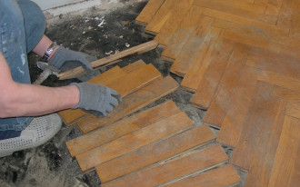Naprawa starej podłogi - wymiana parkietu, paneli i płytek bez zrywania całości