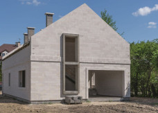 Ściany zewnętrzne: nie materiał, tylko te detale decydują o trwałości domu