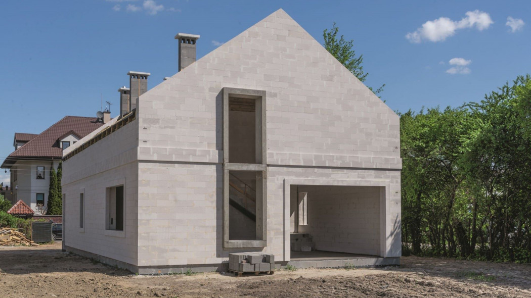 Ściany zewnętrzne: nie materiał, tylko te detale decydują o trwałości domu