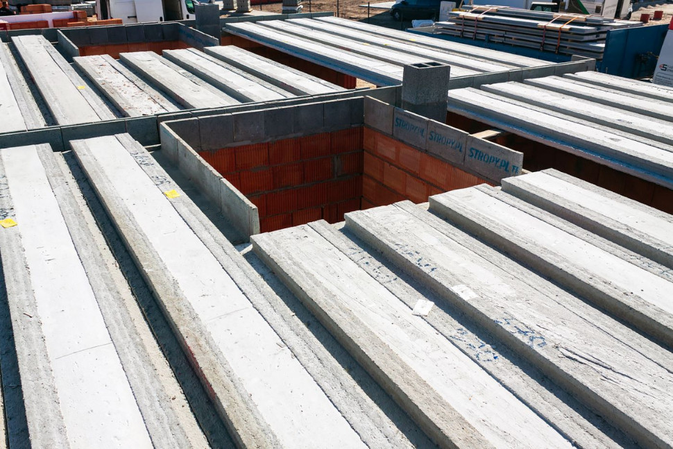 strop panelowy zalety