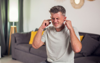 Chcesz mieć ciszej w domu? Sprawdź, jakie drzwi naprawdę tłumią hałas