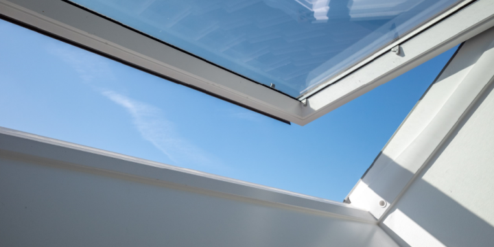 Automatyka okienna: Jak wybrać siłowniki do zdalnego sterowania oknami w domu?