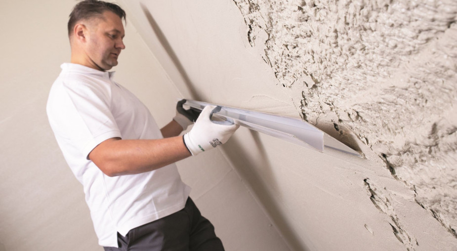 Wyrównanie, gładzenie, gruntowanie ścian - ile kosztuje remont ścian?