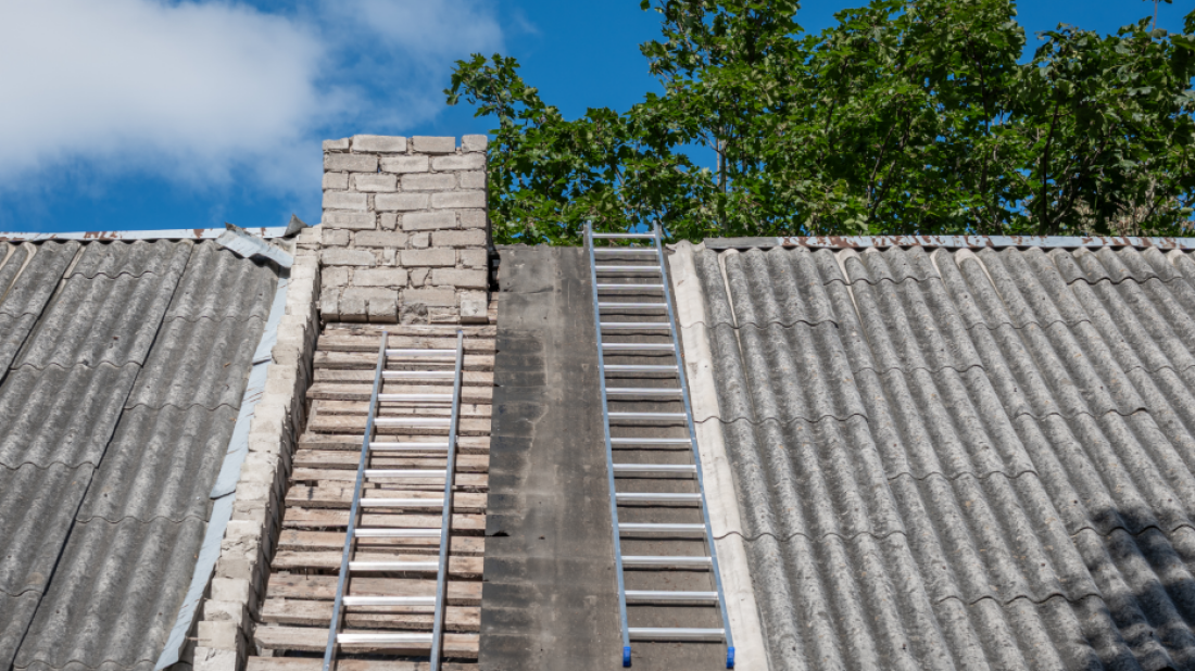 Wymiana dachu z eternitu w 2026: Czy wiesz, co naprawdę finansuje państwo? Odkryj klucz do oszczędności!