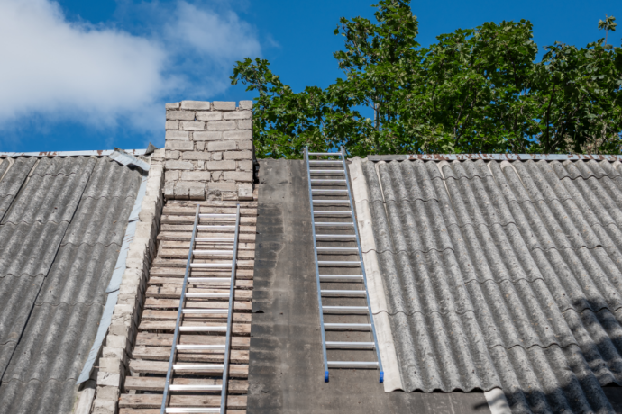 Wymiana dachu z eternitu w 2026: Czy wiesz, co naprawdę finansuje państwo? Odkryj klucz do oszczędności!