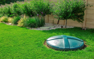 Zapomnij o szambiarce. Kiedy oczyszczalnia zamiast szamba naprawdę się opłaca