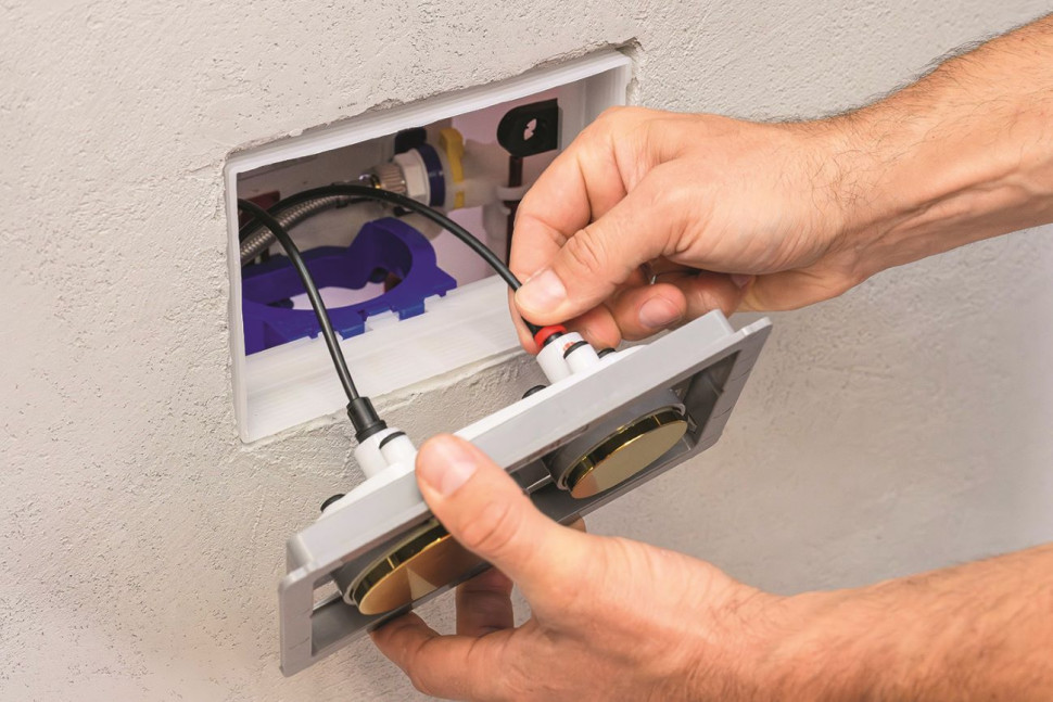 montaż przycisku spłukującego kolory 