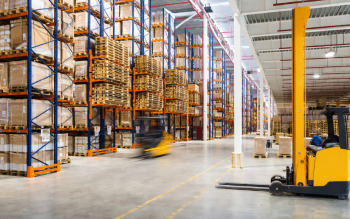 Nowoczesne posypki utwardzające i impregnaty: Jak systemy weber.floor rewolucjonizują posadzki przemysłowe?