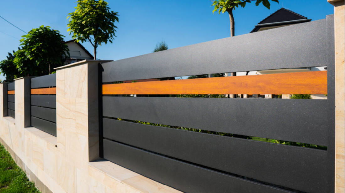 Czy projekt przyłączy uwzględnia ogrodzenie i bramę wjazdową? To może uratować Twój podjazd!