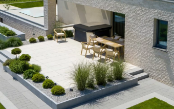 Taras, który przetrwa lata: Jak wybrać płyty idealne dla Twojego domu?