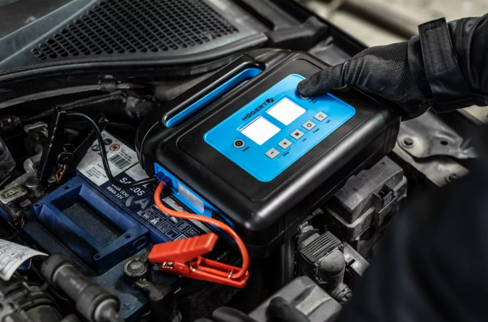 Model HT8G624: Narzędzie 4w1. Podstawową funkcją jest awaryjny rozruch samochodu osobowego z rozładowanym akumulatorem.