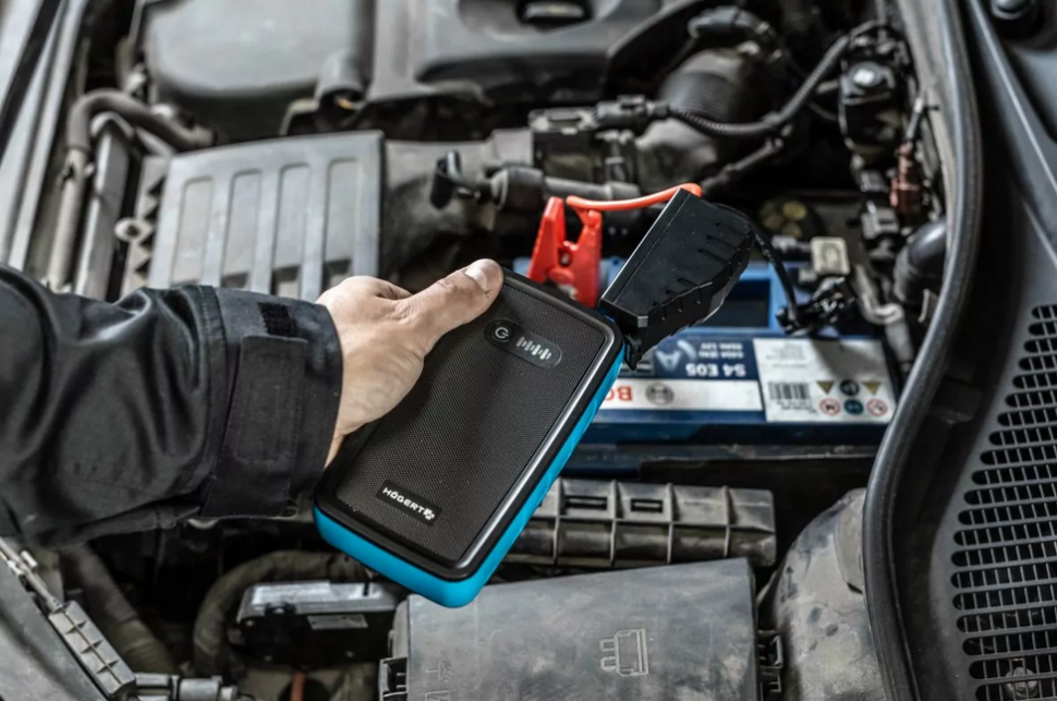 Model HT8G622: Narzędzie 3w1. Podstawową funkcją jest awaryjny rozruch samochodu osobowego z rozładowanym akumulatorem.