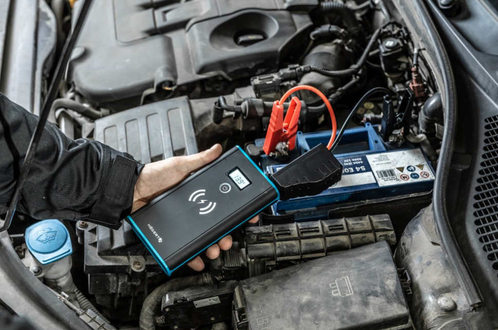 Model HT8G623: Narzędzie 4w1. Jego podstawową funkcją jest awaryjny rozruch samochodu osobowego z rozładowanym akumulatorem