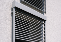 Rolety antywłamaniowe: Praktyczny poradnik montażu, który realnie podnosi ochronę domu