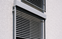 Rolety antywłamaniowe: Praktyczny poradnik montażu, który realnie podnosi ochronę domu