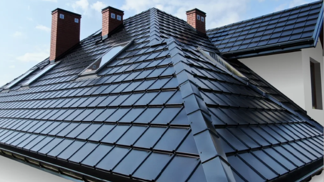 Szczelny i estetyczny dach: Dlaczego obróbki blacharskie to inwestycja w bezpieczeństwo?