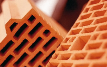 Rewolucja w budownictwie pasywnym: Jak polska ceramika zmienia standardy energooszczędności?