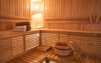 Domowe sanktuarium relaksu: Jak wybrać i zbudować idealną saunę?