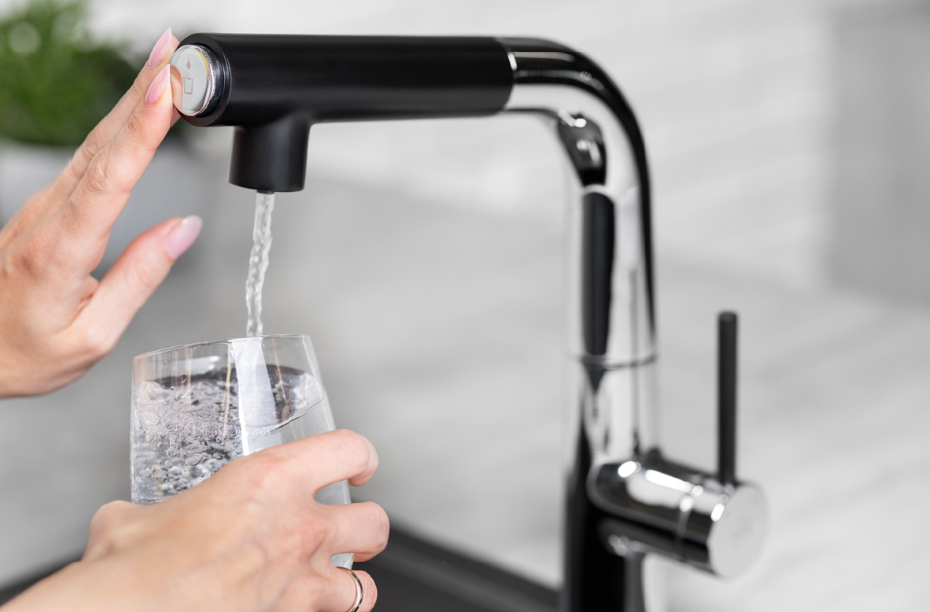 Bateria kuchenna Mungo z funkcją filtrowania pozwala pić czystą wodę prosto z kranu