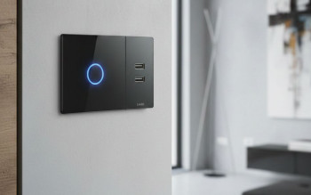 Jakie włączniki pomagają w sterowaniu oświetleniem i roletami?