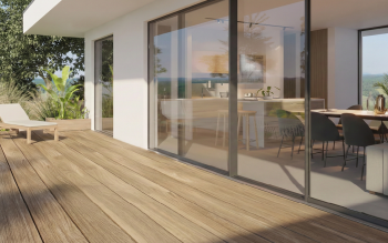 Drzwi przesuwne łączą wnętrze domu z naturą