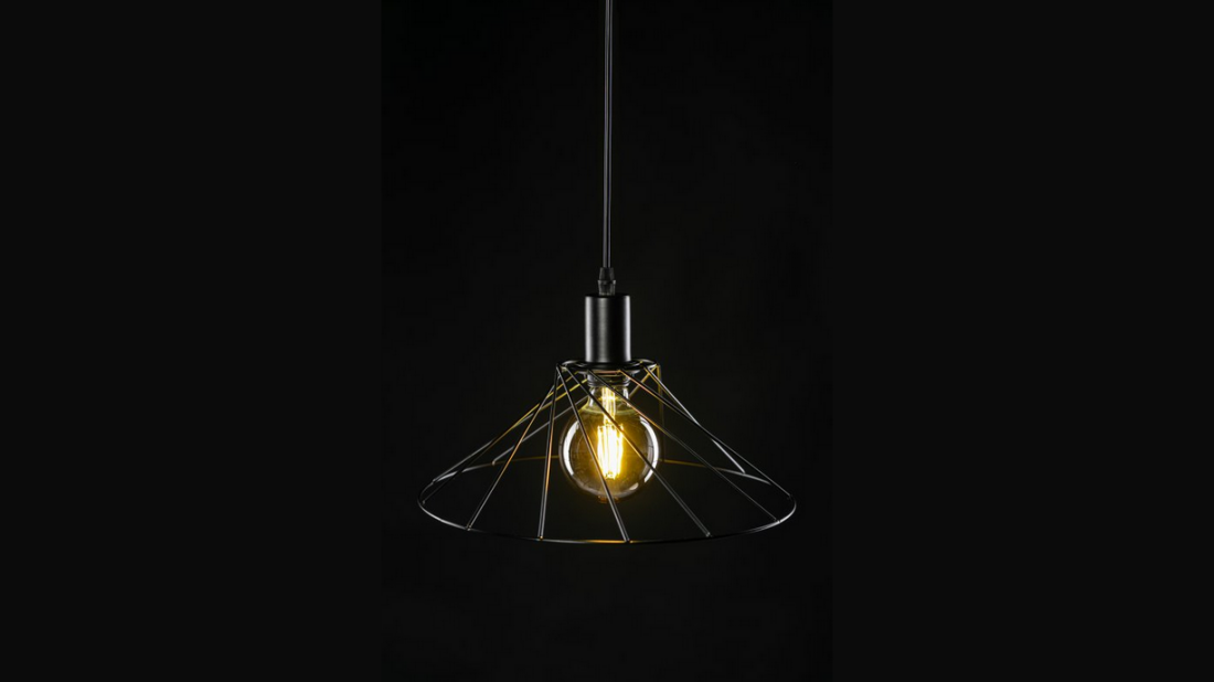 Oprawa sufitowa TILIA - czarna lampa loftowo-industrialna, która robi klimat już od progu