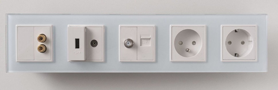 ramka na klika gniazdek