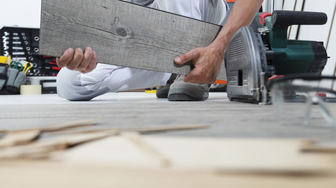 Płytki na drewnie? Da się, ale pod jednym warunkiem!