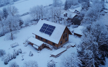 Jak działa fotowoltaika zimą? Fakty i porady
