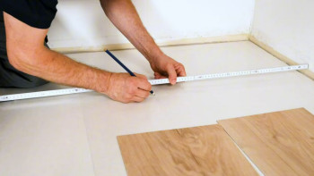 Montaż wykładziny bez pomiaru wilgotności: UZIN Plurafilm Hydro krok po kroku