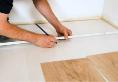 Montaż wykładziny bez pomiaru wilgotności: UZIN Plurafilm Hydro krok po kroku