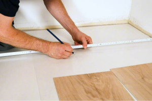 Montaż wykładziny bez pomiaru wilgotności: UZIN Plurafilm Hydro krok po kroku