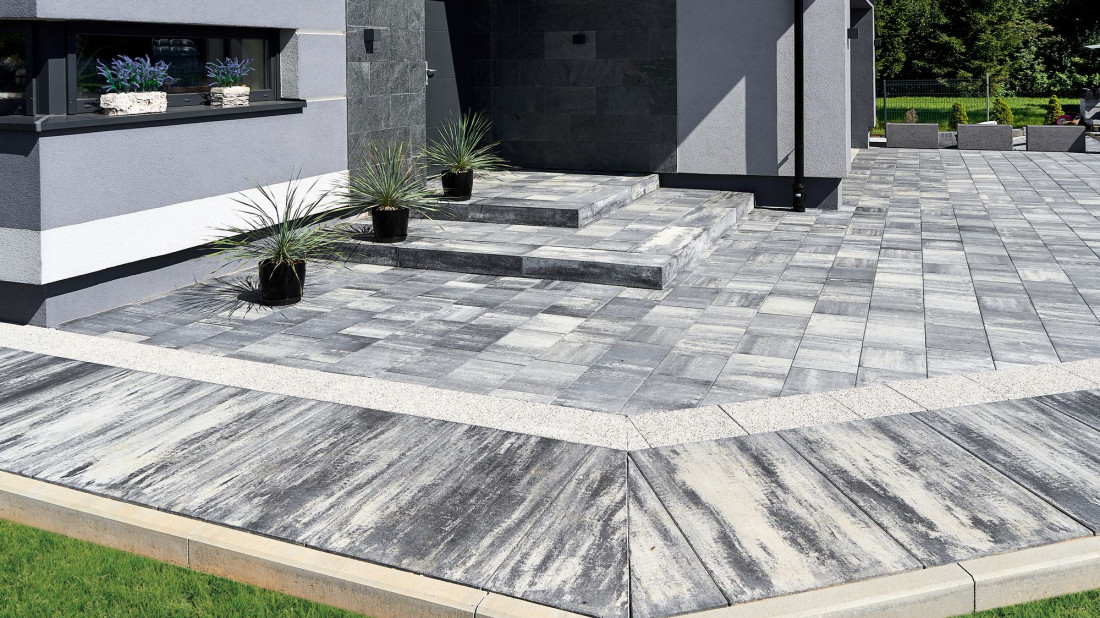 Podjazd i taras z kostki brukowej: TOP kolory i połączenia, które działają