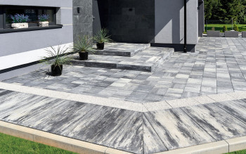 Podjazd i taras z kostki brukowej: TOP kolory i połączenia, które działają